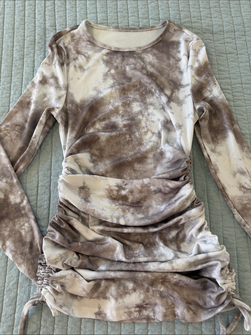 Ruched Tie-Dye Long Sleeve Top in Taupe and Cream
